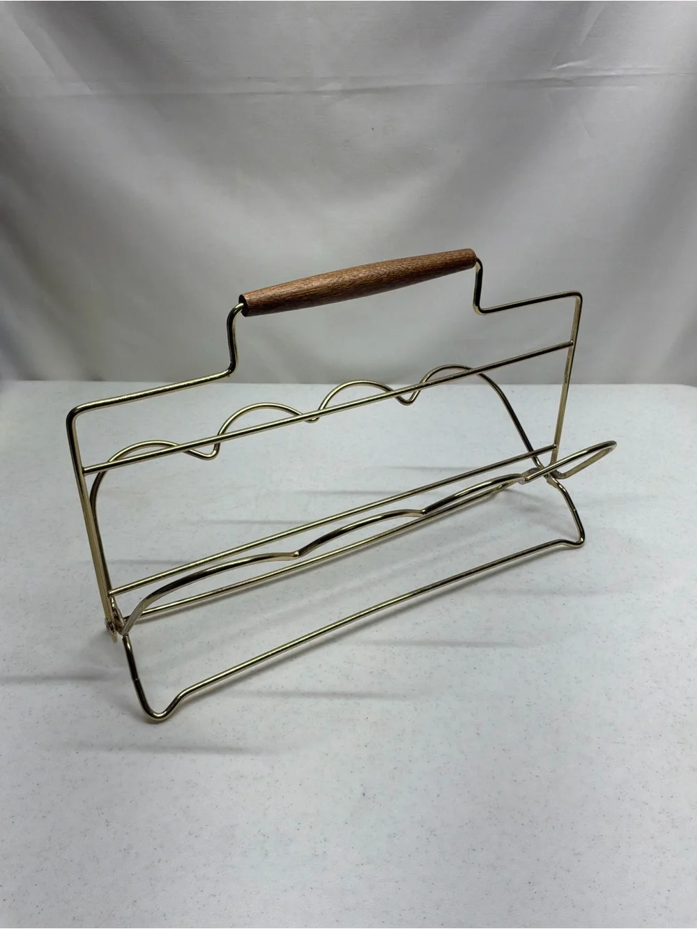Vintage Mid-century Modern Gold Metal  8 Glass Holder Caddy Wooden Handle